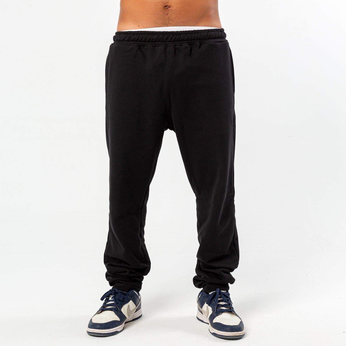 BLACK SWEATPANTS