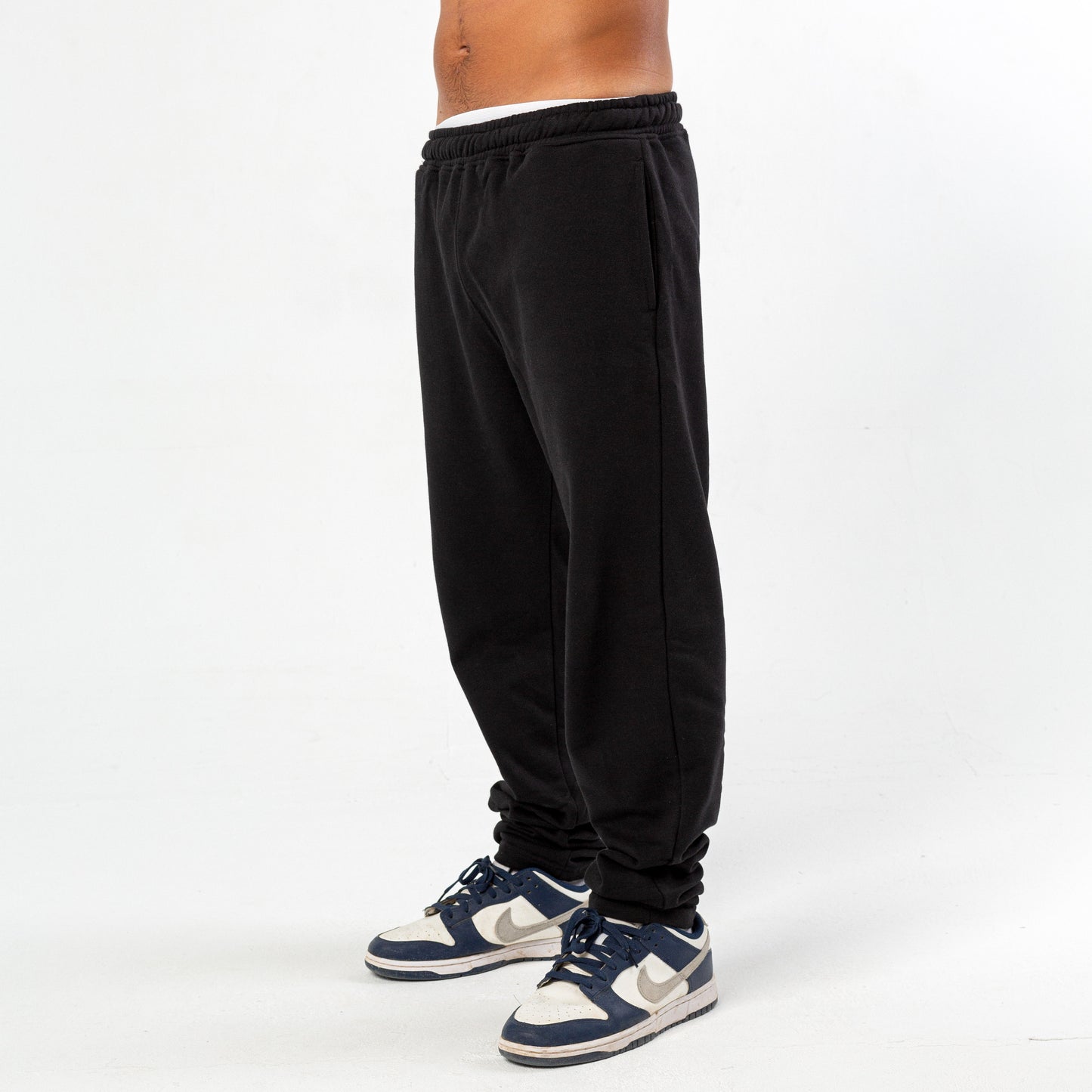 BLACK SWEATPANTS